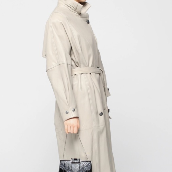 Vintage lined leather belted 80’s trench with popped collar - Picture 2 of 7